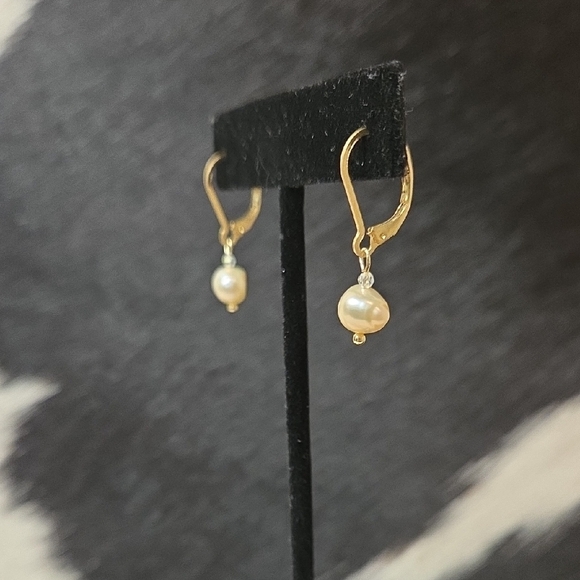 Elegant Gold and Cultured Peach Pearl Drop Earrings - Picture 2 of 2